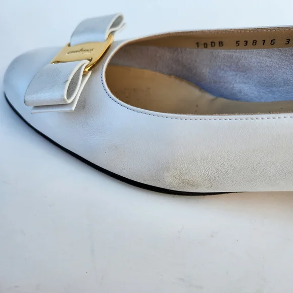 Salvatore Ferragamo Vintage '00 Vara White Leather Flats With Bow - Picture 12 of 15